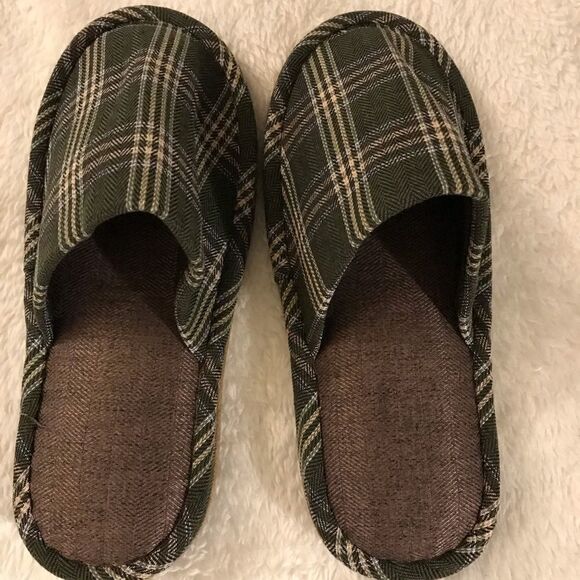 : : NEW Comfy Plaid Slippers : : - Picture 7 of 9